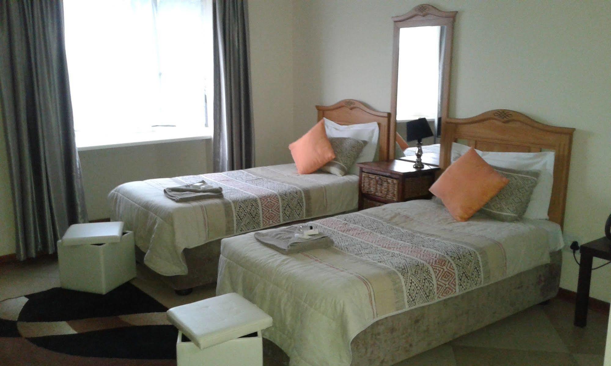 Boshoek Black Swan Guest House מראה חיצוני תמונה